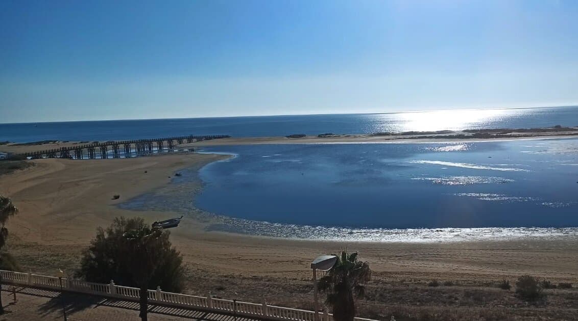 Playa Central de Isla Cristina vista desde el paseo marítimo